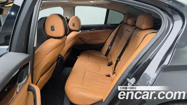 BMW 5 Series 2019 — ფოტო 17/20