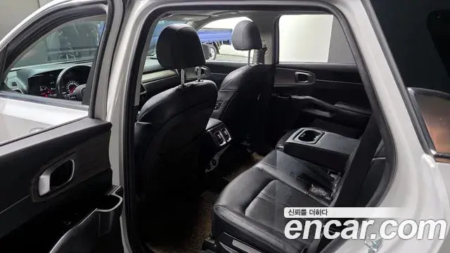 Kia Sorento 2022 — Фото 11/20