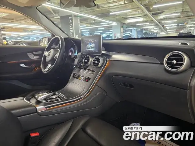 Mercedes-Benz GLC-Class 2019 — Photo 11/20