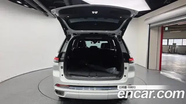 Jeep Grand Cherokee 2022 — Şəkil 17/20