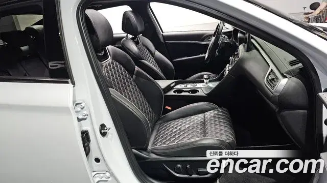 Genesis G70 2019 — Photo 10/20