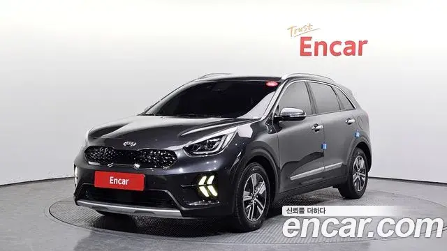 Kia Niro 2019 — ფოტო 18/20
