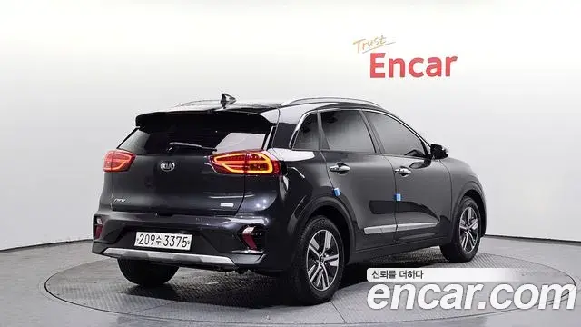 Kia Niro 2019 — ფოტო 13/20
