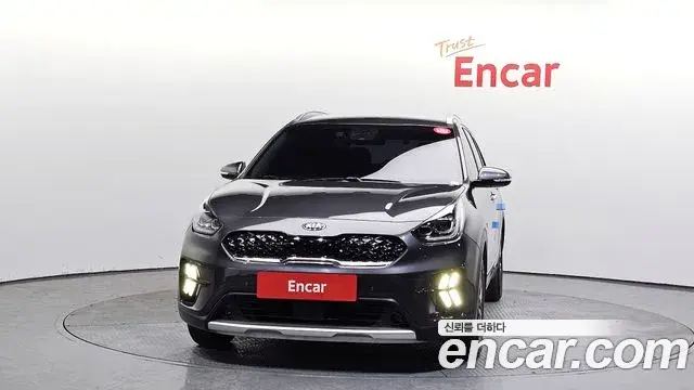 Kia Niro 2019 — ფოტო 16/20