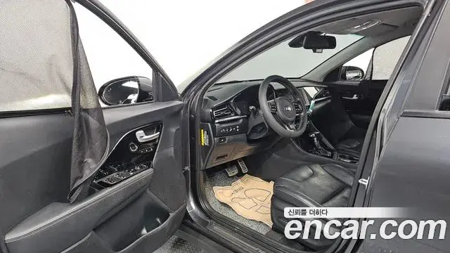 Kia Niro 2019 — ფოტო 19/20