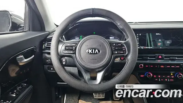 Kia Niro 2019 — ფოტო 15/20