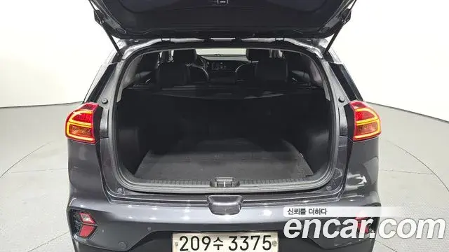 Kia Niro 2019 — ფოტო 8/20
