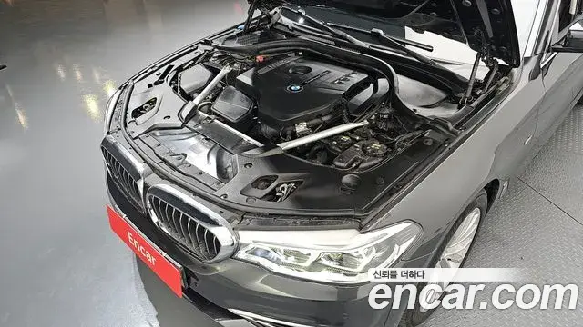BMW 5 Series 2018 — Фото 6/20
