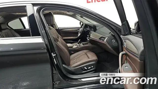 BMW 5 Series 2018 — Фото 11/20