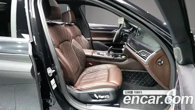 BMW 7 Series 2021 — Photo 18/20