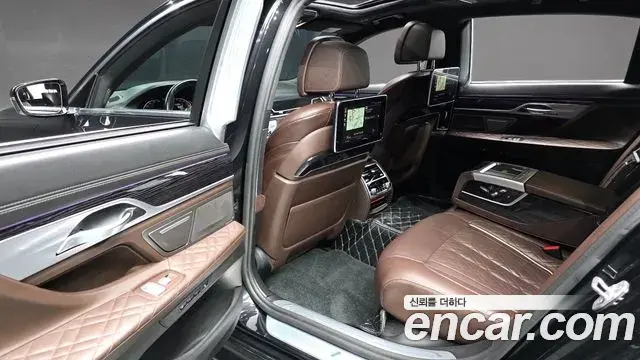 BMW 7 Series 2021 — Photo 17/20