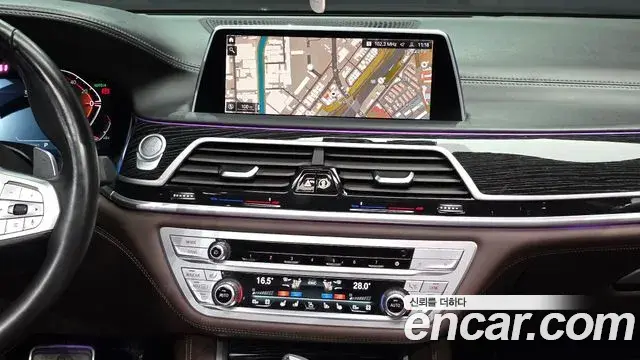 BMW 7 Series 2021 — Photo 2/20