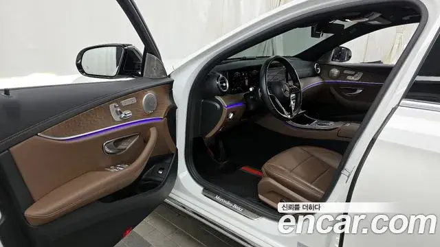 Mercedes-Benz E-Class 2022 — Фото 10/20