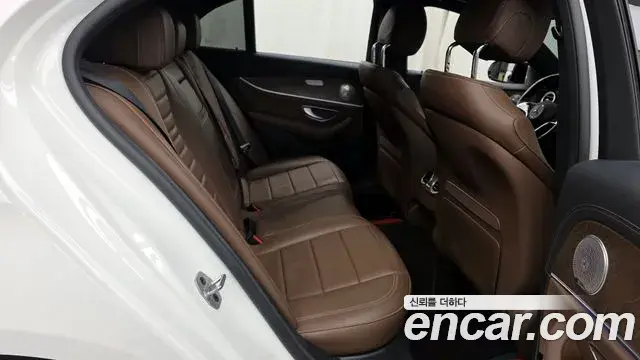 Mercedes-Benz E-Class 2022 — Фото 12/20
