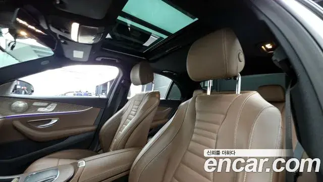 Mercedes-Benz E-Class 2022 — Фото 19/20