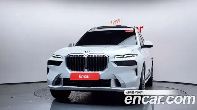 BMW X7 2023 — ფოტო 17/20