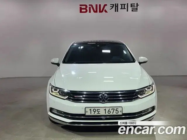 Volkswagen Passat GT 2018 — ფოტო 2/20