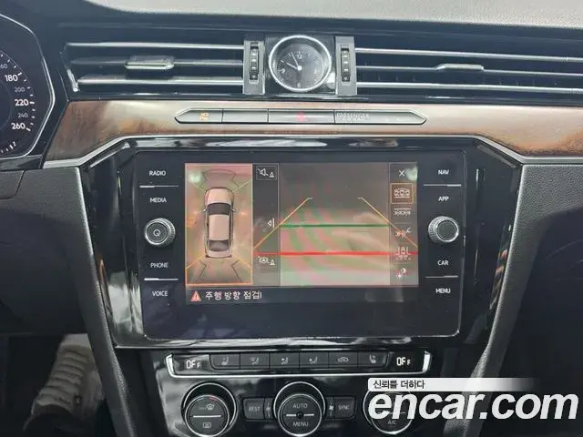 Volkswagen Passat GT 2018 — ფოტო 17/20
