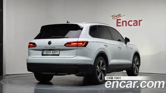 Volkswagen Touareg 2020 — Photo 2/20