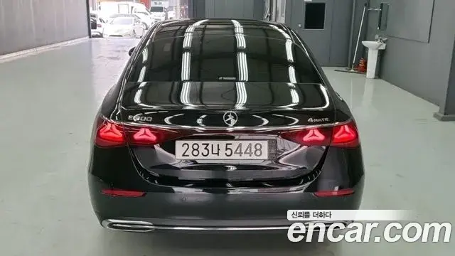 Mercedes-Benz E-Class 2024 — ფოტო 18/18