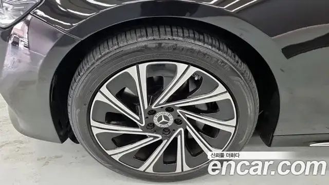Mercedes-Benz E-Class 2024 — ფოტო 16/18