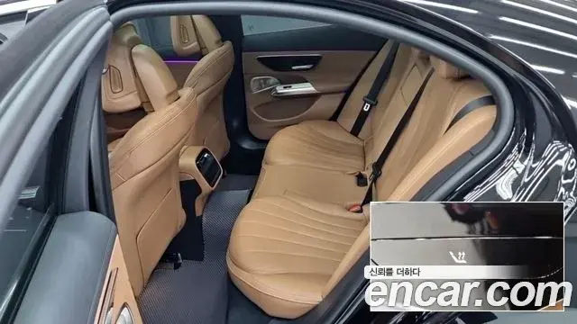 Mercedes-Benz E-Class 2024 — ფოტო 8/18