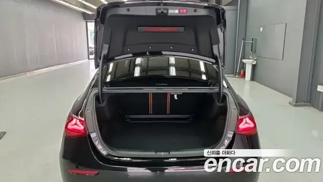 Mercedes-Benz E-Class 2024 — ფოტო 7/18