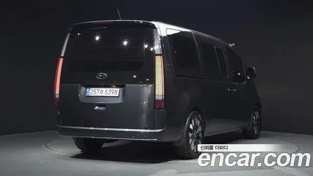 Hyundai Staria 2021 — Фото 2/20