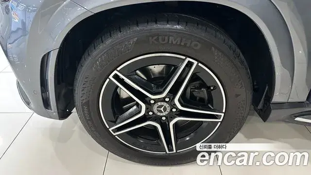 Mercedes-Benz GLE-Class 2021 — ფოტო 8/19