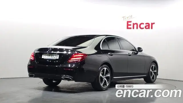 Mercedes-Benz E-Class 2019 — Şəkil 12/20