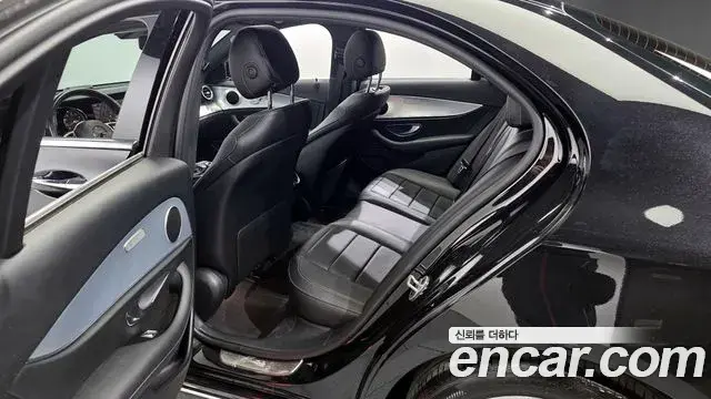 Mercedes-Benz E-Class 2019 — Şəkil 15/20