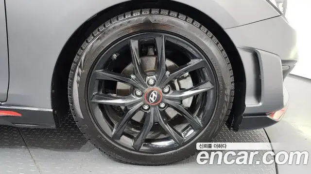 Hyundai Veloster 2018 — ფოტო 16/20