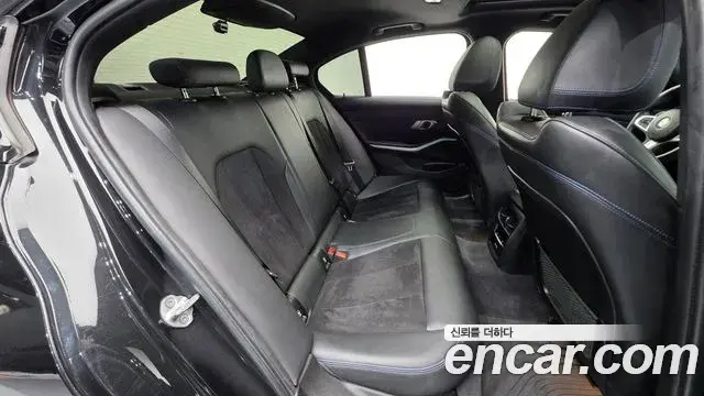 BMW 3 Series 2020 — ფოტო 19/20