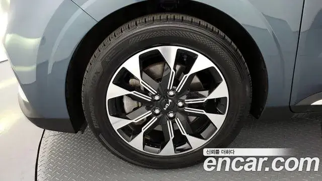 Kia Carnival 2023 — Photo 2/20