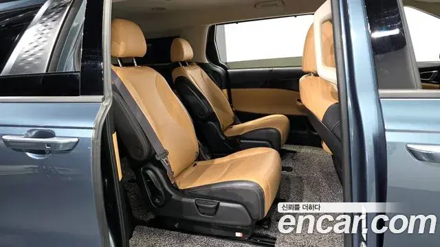 Kia Carnival 2023 — Photo 17/20