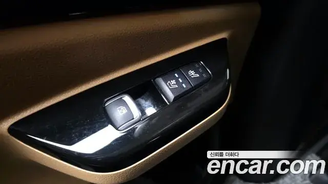 Kia Carnival 2023 — Photo 19/20
