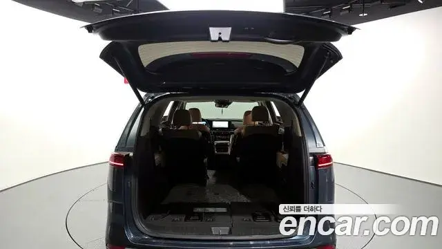 Kia Carnival 2023 — Photo 4/20