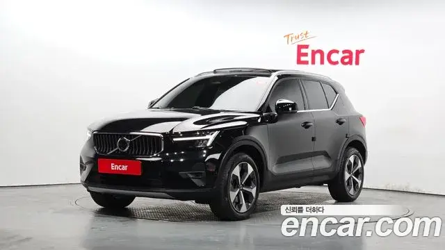 Volvo XC40 2023 — Photo 4/20