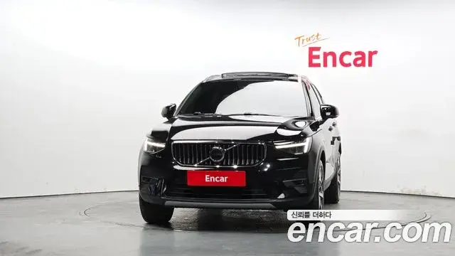 Volvo XC40 2023 — Photo 9/20