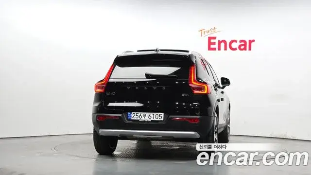 Volvo XC40 2023 — Photo 3/20