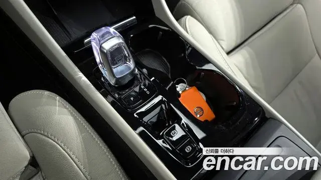 Volvo XC40 2023 — Photo 17/20