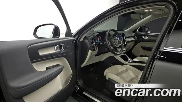 Volvo XC40 2023 — Photo 11/20
