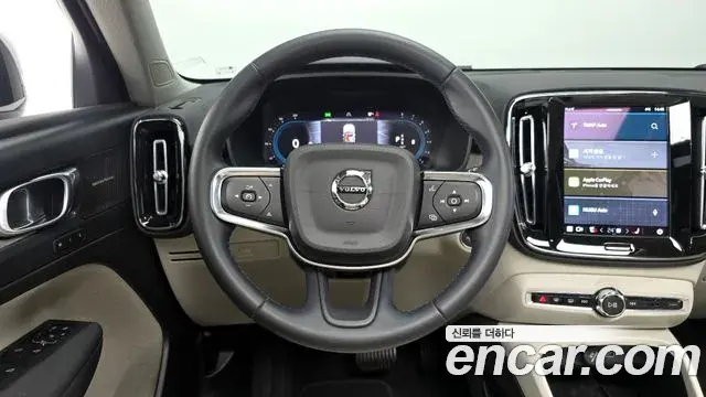 Volvo XC40 2023 — Photo 15/20