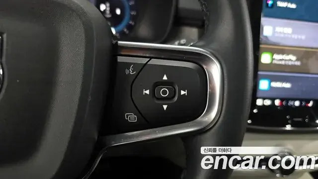 Volvo XC40 2023 — Photo 19/20
