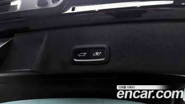 Volvo XC40 2023 — Photo 5/20