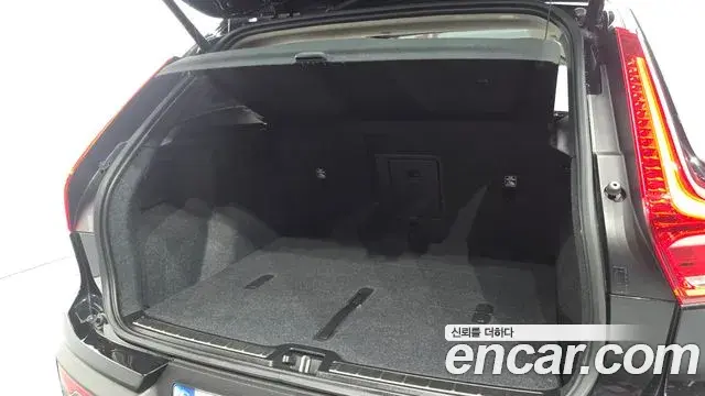 Volvo XC40 2023 — Photo 16/20