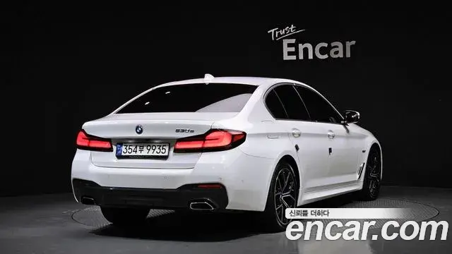 BMW 5 Series 2022 — ფოტო 9/20