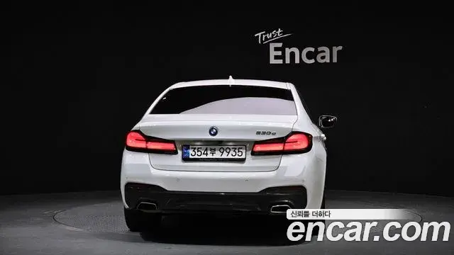 BMW 5 Series 2022 — ფოტო 14/20