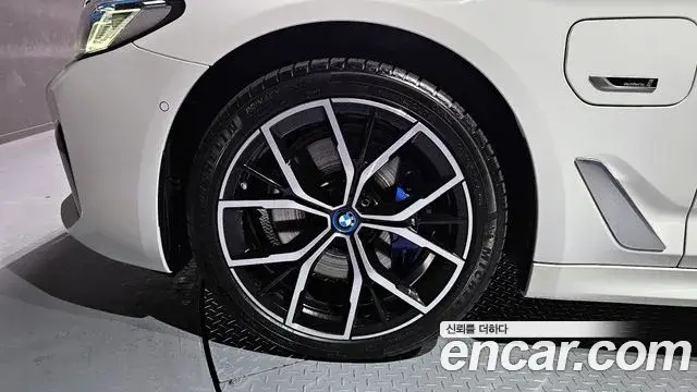 BMW 5 Series 2022 — ფოტო 20/20