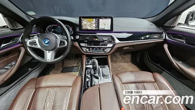 BMW 5 Series 2022 — ფოტო 8/20